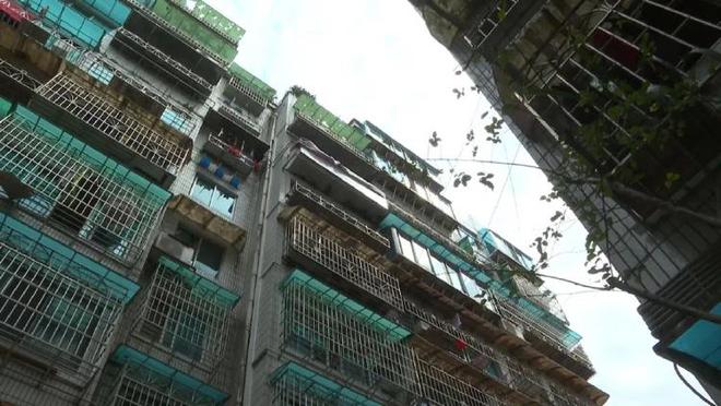 阳台外面建阳台，贵阳一户人家装修惹怒其他业主：简直不可理喻