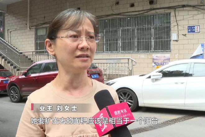 贵阳一户人家装修在阳台外建阳台惹怒其他业主：简直不合理